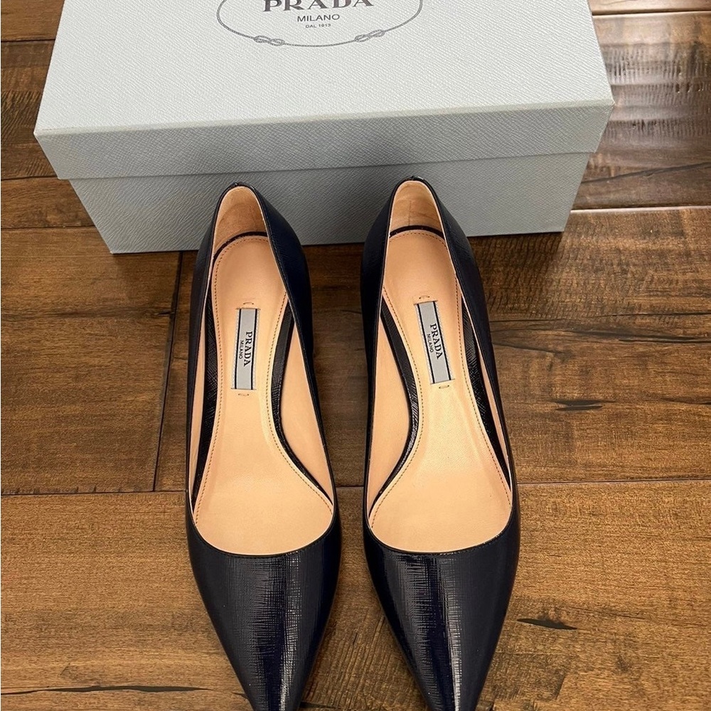 Prada size 38 blue leather heels